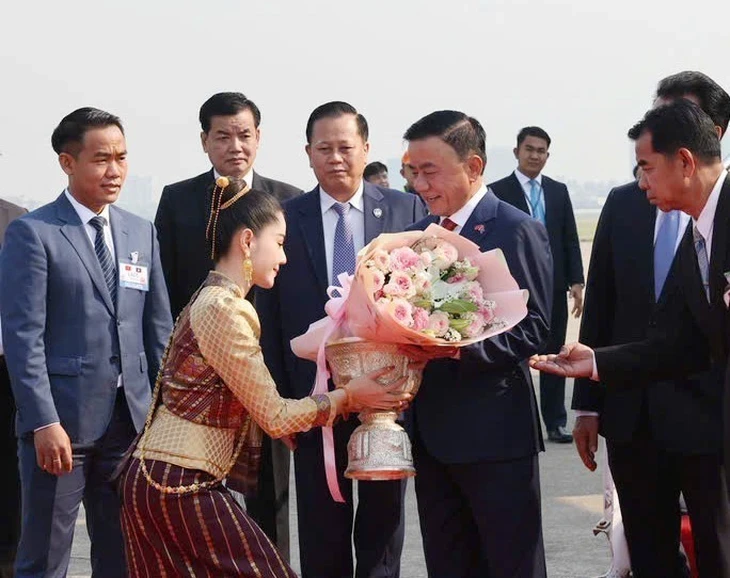 Thường trực Ban Bí thư Trần Cẩm Tú bắt đầu thăm chính thức Lào Thường trực Ban Bí thư Trần Cẩm Tú bắt đầu thăm chính thức Lào