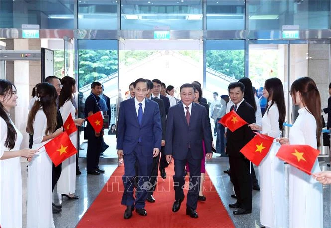 Thường trực Ban Bí thư Trần Cẩm Tú dự Phiên họp toàn thể về Đối ngoại Đảng và Đối ngoại nhân dân Thường trực Ban Bí thư Trần Cẩm Tú dự Phiên họp toàn thể về Đối ngoại Đảng và Đối ngoại nhân dân