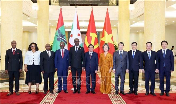 Thường trực Ban Bí thư Trần Cẩm Tú tiếp Tổng Thư ký Đảng Hội đồng quốc gia bảo vệ dân chủ - Lực lượng bảo vệ dân chủ (CNDD-FDD) Burundi Thường trực Ban Bí thư Trần Cẩm Tú tiếp Tổng Thư ký Đảng Hội đồng quốc gia bảo vệ dân chủ - Lực lượng bảo vệ dân chủ (CNDD-FDD) Burundi