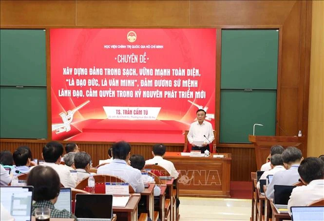 Thường trực Ban Bí thư truyền đạt chuyên đề, bồi dưỡng kiến thức đối với Uỷ viên Trung ương Đảng khoá XIV