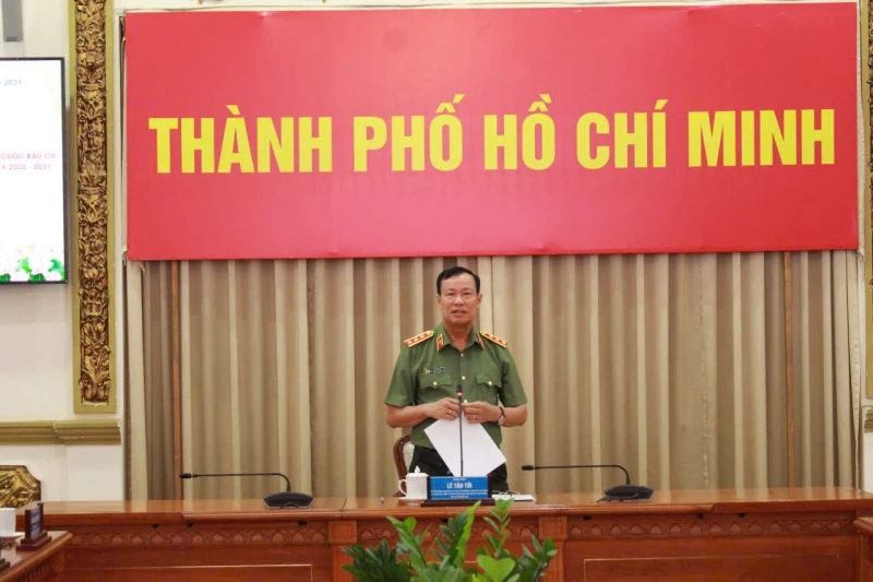 Thượng tướng Lê Tấn Tới kiểm tra công tác bảo đảm ANTT phục vụ bầu cử tại TP Hồ Chí Minh Thượng tướng Lê Tấn Tới kiểm tra công tác bảo đảm ANTT phục vụ bầu cử tại TP Hồ Chí Minh