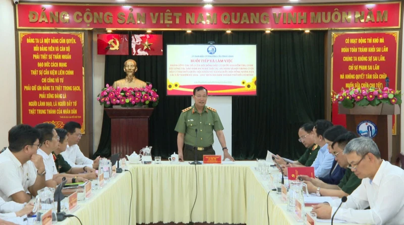 Thượng tướng Lê Tấn Tới kiểm tra công tác bảo đảm ANTT phục vụ bầu cử tại TP Hồ Chí Minh Thượng tướng Lê Tấn Tới kiểm tra công tác bảo đảm ANTT phục vụ bầu cử tại TP Hồ Chí Minh