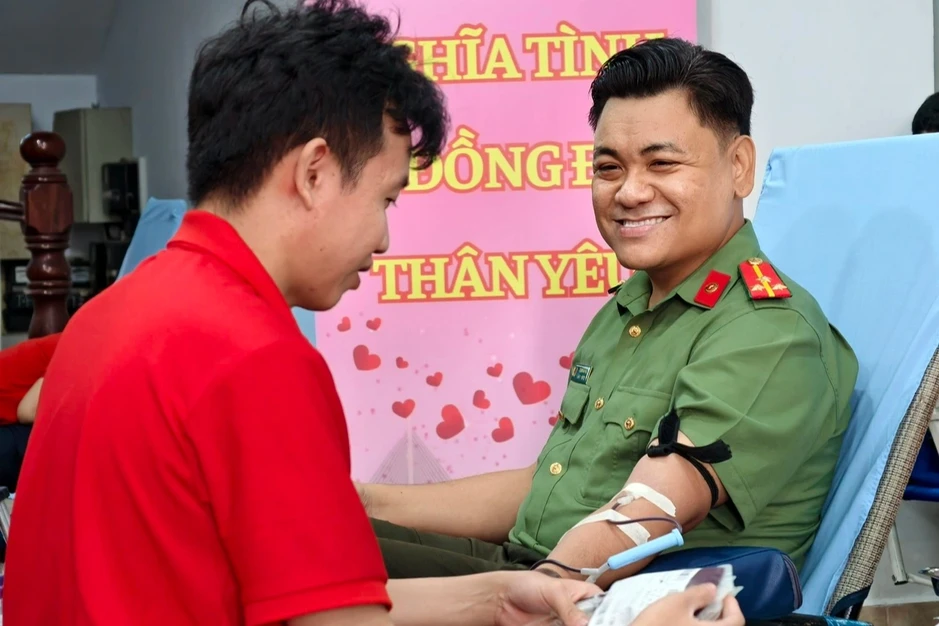 Thượng úy Công an 114 lần hiến máu, 17 năm làm "sứ giả đỏ" thầm lặng