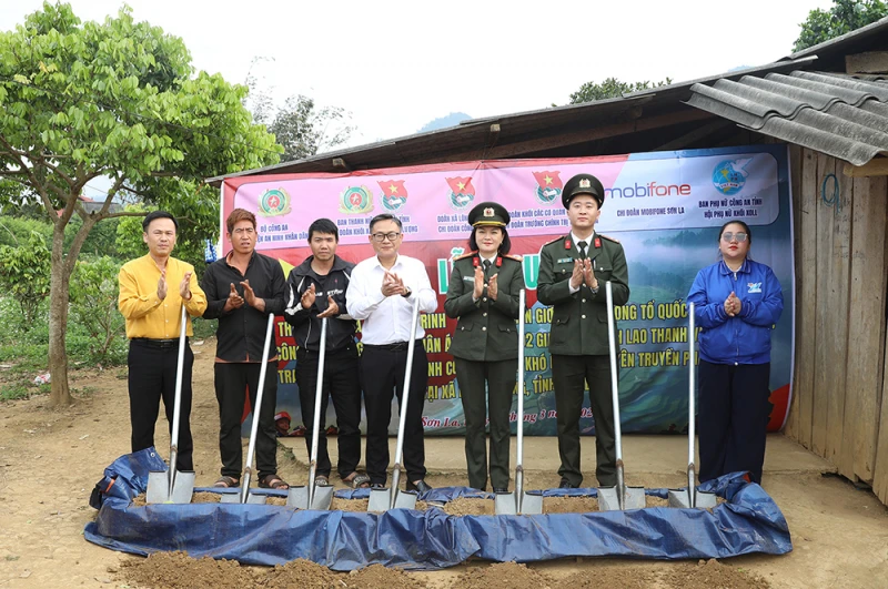 Thượng úy Công an và hành trình “kiến tạo” hạnh phúc Thượng úy Công an và hành trình “kiến tạo” hạnh phúc