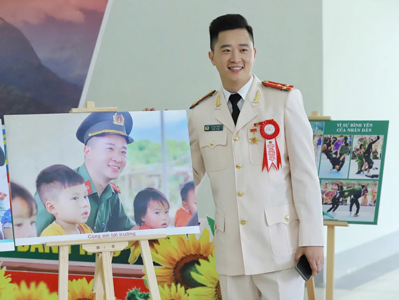 Thượng úy Công an và hành trình “kiến tạo” hạnh phúc Thượng úy Công an và hành trình “kiến tạo” hạnh phúc