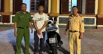 Tịch thu xe SH của thanh niên lái xe bằng hai chân