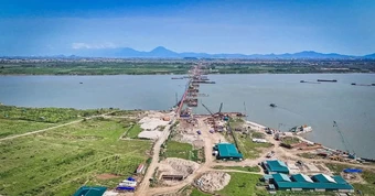 Tiến độ thi công 7 cây cầu vượt sông Hồng ra sao?