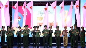 Tiếp lửa truyền thống và tuyên dương “Gương mặt trẻ Công an TP Hồ Chí Minh tiêu biểu”