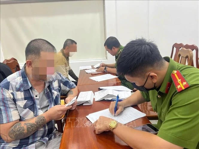 Tiếp nhận 47 công dân Việt Nam bị trục xuất về nước