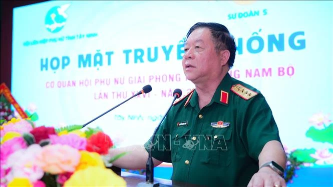 Tiếp nối truyền thống vẻ vang của phụ nữ Giải phóng Khu Đông Nam Bộ Tiếp nối truyền thống vẻ vang của phụ nữ Giải phóng Khu Đông Nam Bộ