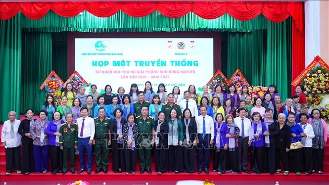 Tiếp nối truyền thống vẻ vang của phụ nữ Giải phóng Khu Đông Nam Bộ Tiếp nối truyền thống vẻ vang của phụ nữ Giải phóng Khu Đông Nam Bộ