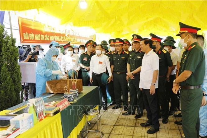 Tiếp thêm động lực cho lực lượng lấy mẫu hài cốt liệt sĩ Tiếp thêm động lực cho lực lượng lấy mẫu hài cốt liệt sĩ