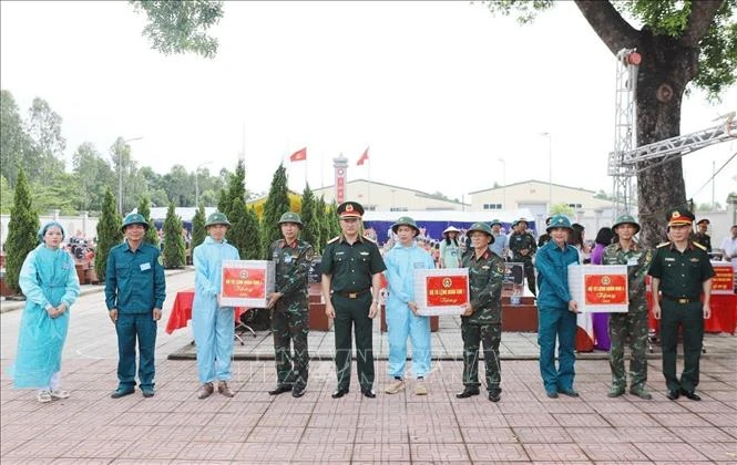 Tiếp thêm động lực cho lực lượng lấy mẫu hài cốt liệt sĩ Tiếp thêm động lực cho lực lượng lấy mẫu hài cốt liệt sĩ