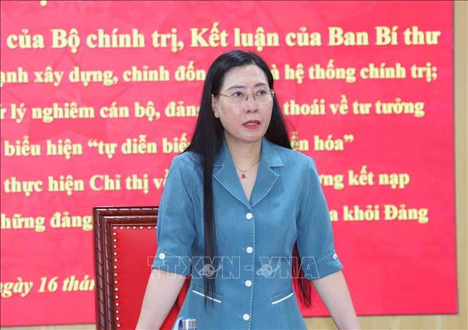 Tiếp tục đẩy mạnh xây dựng, chỉnh đốn Đảng và hệ thống chính trị Tiếp tục đẩy mạnh xây dựng, chỉnh đốn Đảng và hệ thống chính trị