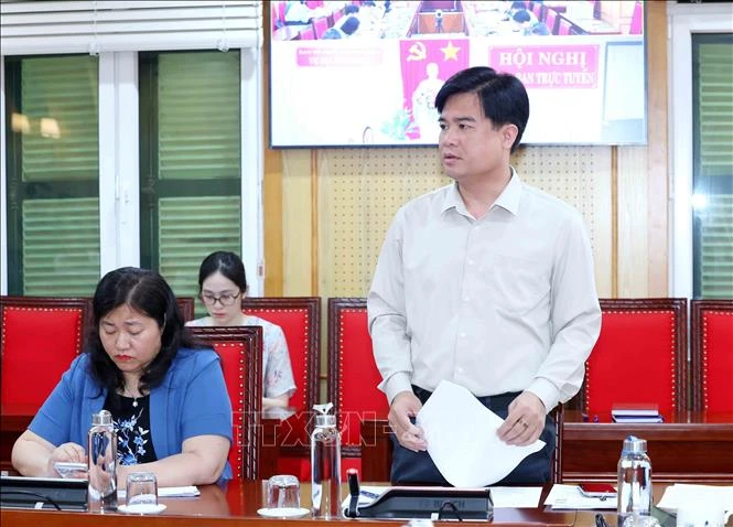 Tiếp tục đẩy mạnh xây dựng, chỉnh đốn Đảng và hệ thống chính trị Tiếp tục đẩy mạnh xây dựng, chỉnh đốn Đảng và hệ thống chính trị