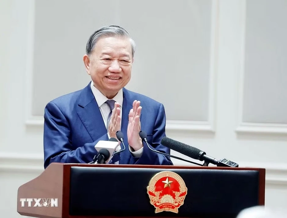 Tiếp tục đổi mới căn bản tư duy về công tác dân tộc và chính sách dân tộc Tiếp tục đổi mới căn bản tư duy về công tác dân tộc và chính sách dân tộc