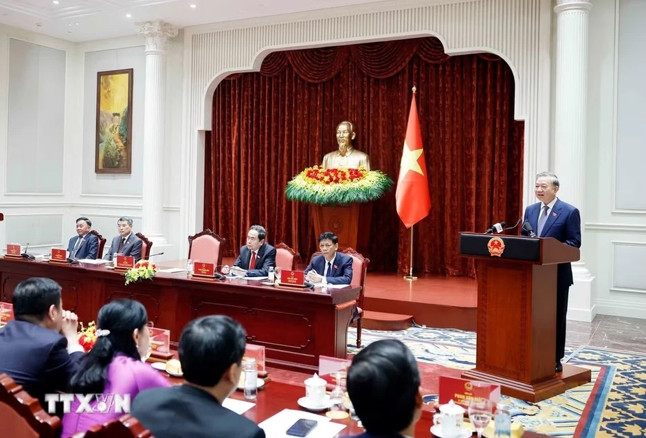 Tiếp tục đổi mới căn bản tư duy về công tác dân tộc và chính sách dân tộc Tiếp tục đổi mới căn bản tư duy về công tác dân tộc và chính sách dân tộc