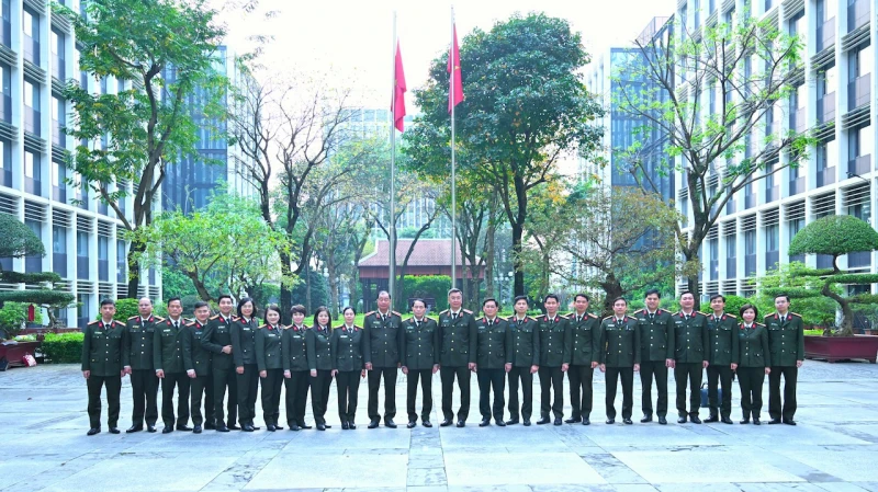 Tiếp tục đổi mới, nâng cao hiệu quả công tác chính trị trong Công an nhân dân Tiếp tục đổi mới, nâng cao hiệu quả công tác chính trị trong Công an nhân dân