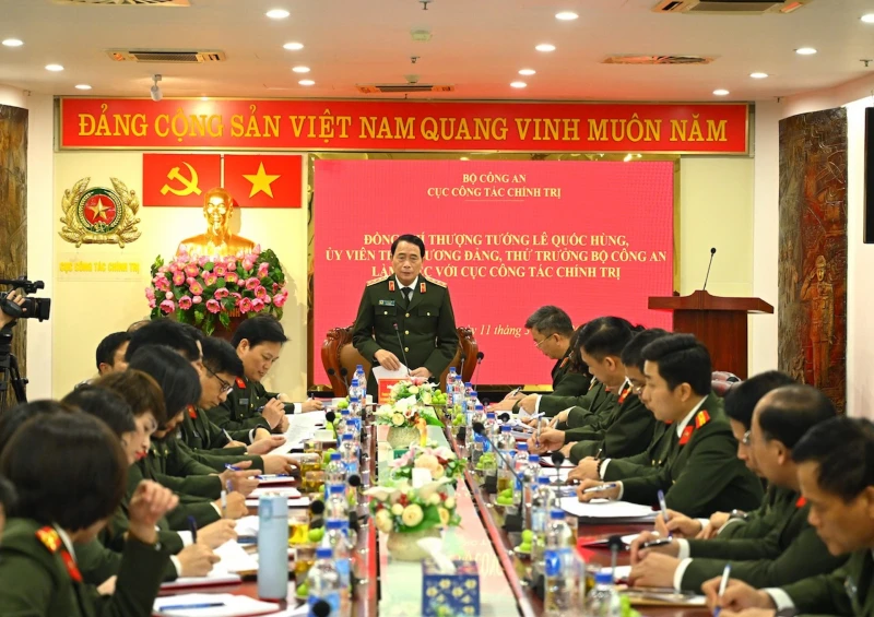 Tiếp tục đổi mới, nâng cao hiệu quả công tác chính trị trong Công an nhân dân Tiếp tục đổi mới, nâng cao hiệu quả công tác chính trị trong Công an nhân dân