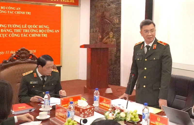 Tiếp tục đổi mới, nâng cao hiệu quả công tác chính trị trong Công an nhân dân Tiếp tục đổi mới, nâng cao hiệu quả công tác chính trị trong Công an nhân dân