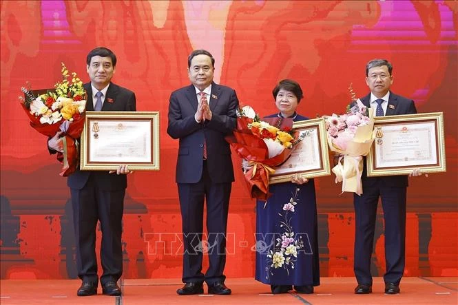 Tiếp tục đổi mới tư duy xây dựng pháp luật, nâng cao hiệu quả giám sát Tiếp tục đổi mới tư duy xây dựng pháp luật, nâng cao hiệu quả giám sát
