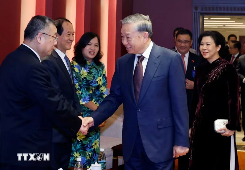 Tiếp tục “giữ lửa, không ngừng phát triển quan hệ Việt Nam-Trung Quốc Tiếp tục “giữ lửa, không ngừng phát triển quan hệ Việt Nam-Trung Quốc