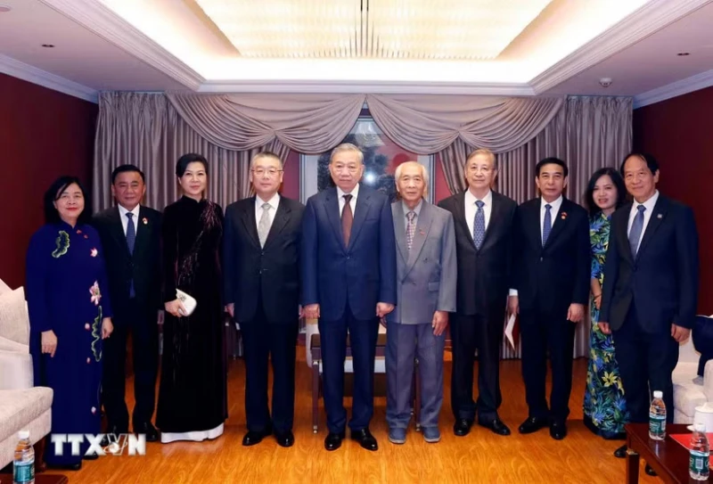 Tiếp tục “giữ lửa, không ngừng phát triển quan hệ Việt Nam-Trung Quốc Tiếp tục “giữ lửa, không ngừng phát triển quan hệ Việt Nam-Trung Quốc