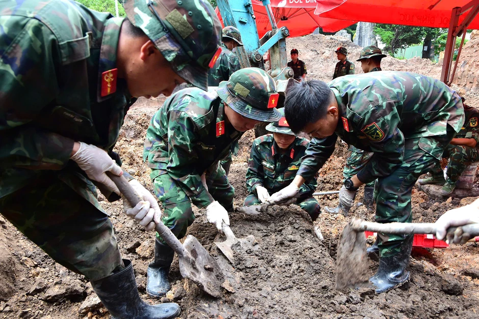 Tiếp tục tìm thấy 18 hài cốt liệt sĩ và 12 di vật tại công viên Lê Thị Riêng Tiếp tục tìm thấy 18 hài cốt liệt sĩ và 12 di vật tại công viên Lê Thị Riêng