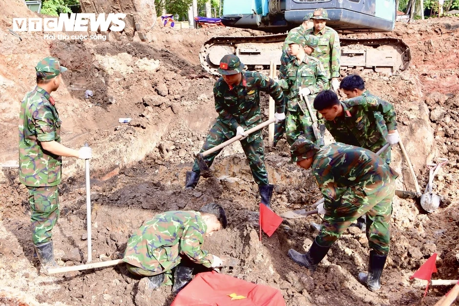 Tìm được thêm 18 hài cốt liệt sỹ tại Công viên Lê Thị Riêng Tìm được thêm 18 hài cốt liệt sỹ tại Công viên Lê Thị Riêng