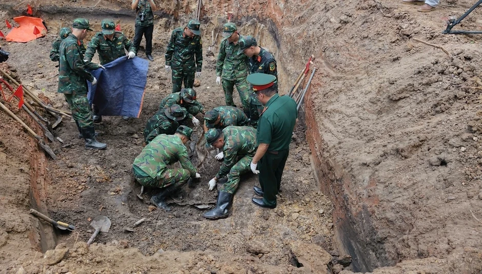 Tìm thấy 209 hài cốt liệt sĩ ở công viên Lê Thị Riêng sau một tháng Tìm thấy 209 hài cốt liệt sĩ ở công viên Lê Thị Riêng sau một tháng