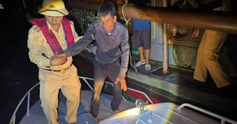 Tìm thấy ngư dân mất tích sau vụ chìm thuyền ở Quảng Ninh