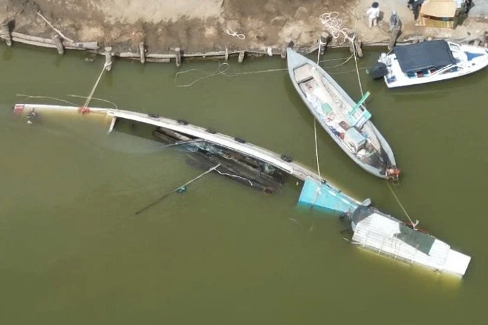Tìm thấy thi thể bé gái trong vụ chìm ghe trong đêm Tìm thấy thi thể bé gái trong vụ chìm ghe trong đêm