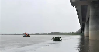 Tìm thấy thi thể người chồng trong vụ lật ghe ở Đà Nẵng