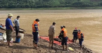 Tìm thấy thi thể người đàn ông trượt chân rơi xuống sông Đà