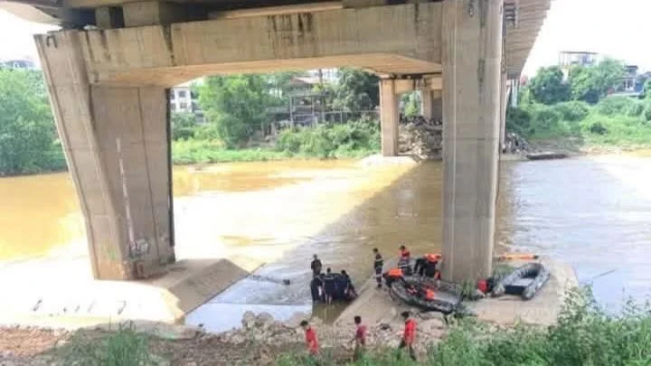 Tìm thấy thi thể nữ sinh nhảy cầu ở Thái Nguyên