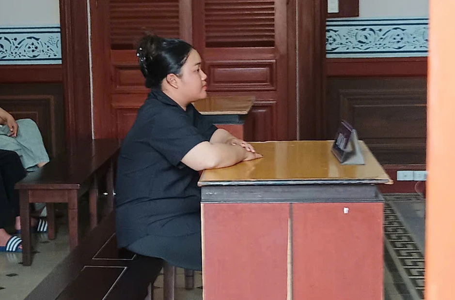 Tin cô gái nhà hàng xóm 'chạy' án tử cho con trai, người cha mất 750 triệu đồng Tin cô gái nhà hàng xóm 'chạy' án tử cho con trai, người cha mất 750 triệu đồng