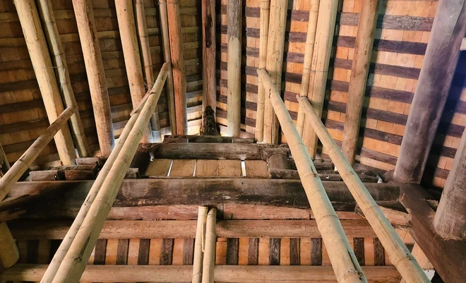 Tin mới vụ đình cổ chờ sập, dân làng dùng tre luồng chống đỡ