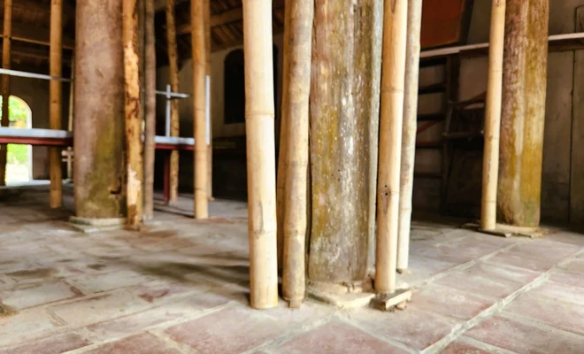 Tin mới vụ đình cổ chờ sập, dân làng dùng tre luồng chống đỡ