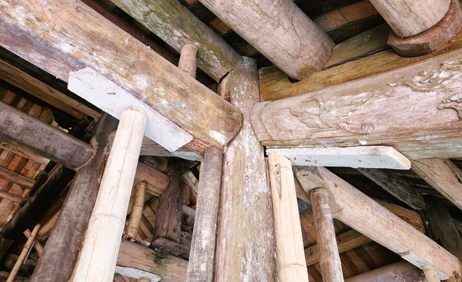 Tin mới vụ đình cổ chờ sập, dân làng dùng tre luồng chống đỡ