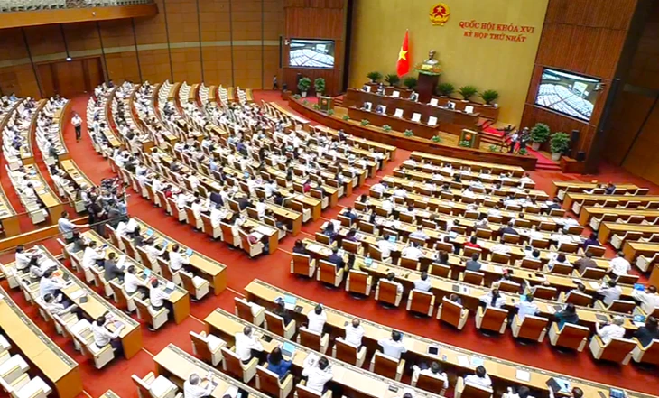 Tin tức sáng 12-4: Hôm nay Quốc hội xem xét thông qua nghị quyết giảm thuế với xăng dầu tới 30-6