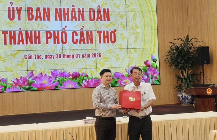 Tin tức sáng 3-4: Hạn chế xây dựng trụ sở, trung tâm hành chính mới; Viện Pasteur TP.HCM 135 tuổi Tin tức sáng 3-4: Hạn chế xây dựng trụ sở, trung tâm hành chính mới; Viện Pasteur TP.HCM 135 tuổi
