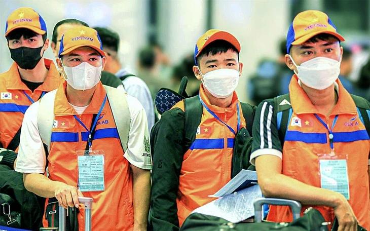 Tin tức sáng 9-6: Gần 900.000 lao động Việt ở nước ngoài gửi về 6 - 7 tỉ USD/năm Tin tức sáng 9-6: Gần 900.000 lao động Việt ở nước ngoài gửi về 6 - 7 tỉ USD/năm