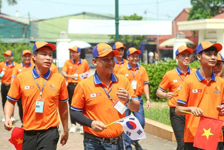 Tin tức sáng 9-6: Gần 900.000 lao động Việt ở nước ngoài gửi về 6 - 7 tỉ USD/năm Tin tức sáng 9-6: Gần 900.000 lao động Việt ở nước ngoài gửi về 6 - 7 tỉ USD/năm