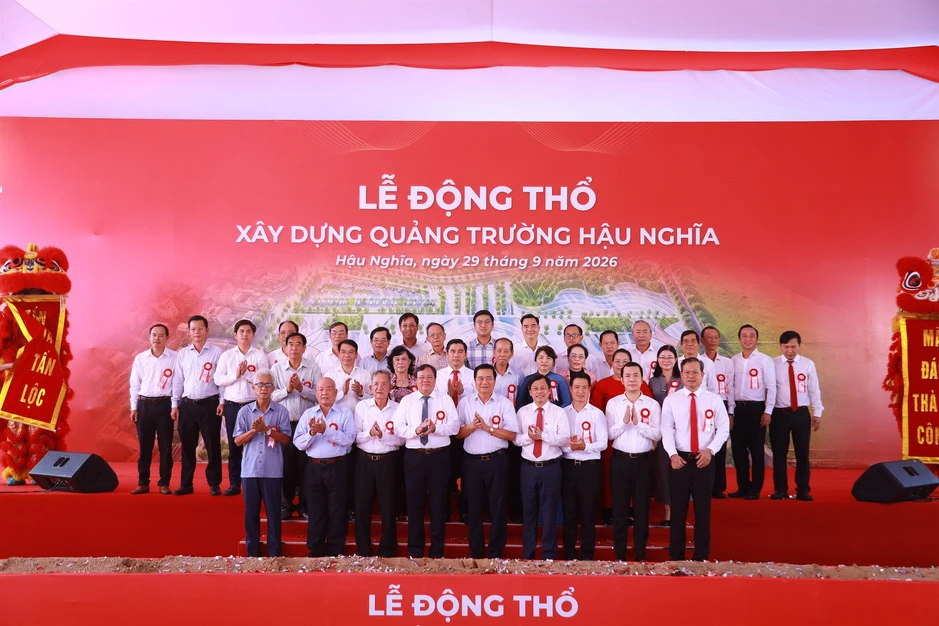 Tỉnh giáp biên của Việt Nam đón tin vui lớn: Quảng trường 350 tỷ đồng rộng 10ha do Vingroup tài trợ hoàn toàn Tỉnh giáp biên của Việt Nam đón tin vui lớn: Quảng trường 350 tỷ đồng rộng 10ha do Vingroup tài trợ hoàn toàn
