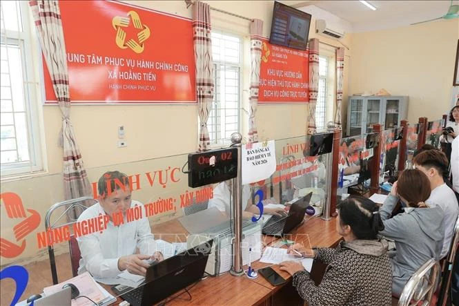 Tinh gọn bộ máy: Gần dân để chính quyền mạnh hơn Tinh gọn bộ máy: Gần dân để chính quyền mạnh hơn
