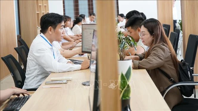 Tinh gọn bộ máy: Gần dân để chính quyền mạnh hơn Tinh gọn bộ máy: Gần dân để chính quyền mạnh hơn