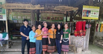 Tình nguyện viên Nhật Bản góp sức giữ bản sắc văn hóa Thái giữa đại ngàn xứ Nghệ