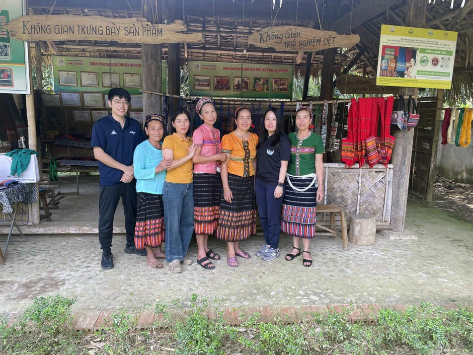 Tình nguyện viên Nhật Bản góp sức giữ bản sắc văn hóa Thái giữa đại ngàn xứ Nghệ Tình nguyện viên Nhật Bản góp sức giữ bản sắc văn hóa Thái giữa đại ngàn xứ Nghệ