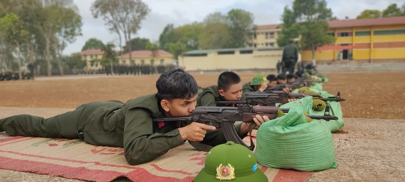 Tổ chức bắn đạn thật cho công dân thực hiện nghĩa vụ Công an nhân dân tại Tây Nguyên Tổ chức bắn đạn thật cho công dân thực hiện nghĩa vụ Công an nhân dân tại Tây Nguyên
