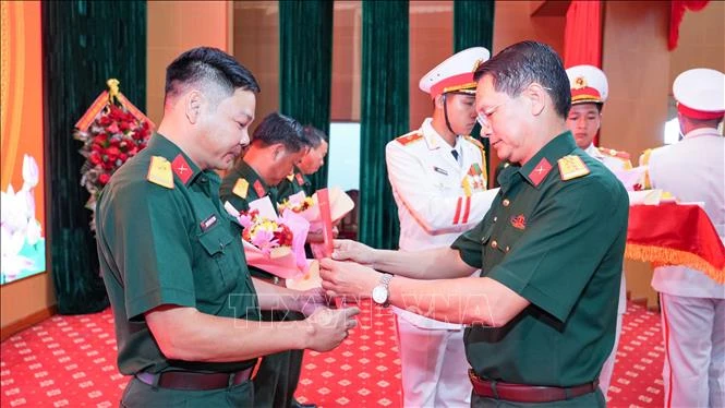 Tổ chức lại lực lượng vũ trang địa phương theo hướng 'tinh, gọn, mạnh' Tổ chức lại lực lượng vũ trang địa phương theo hướng 'tinh, gọn, mạnh'